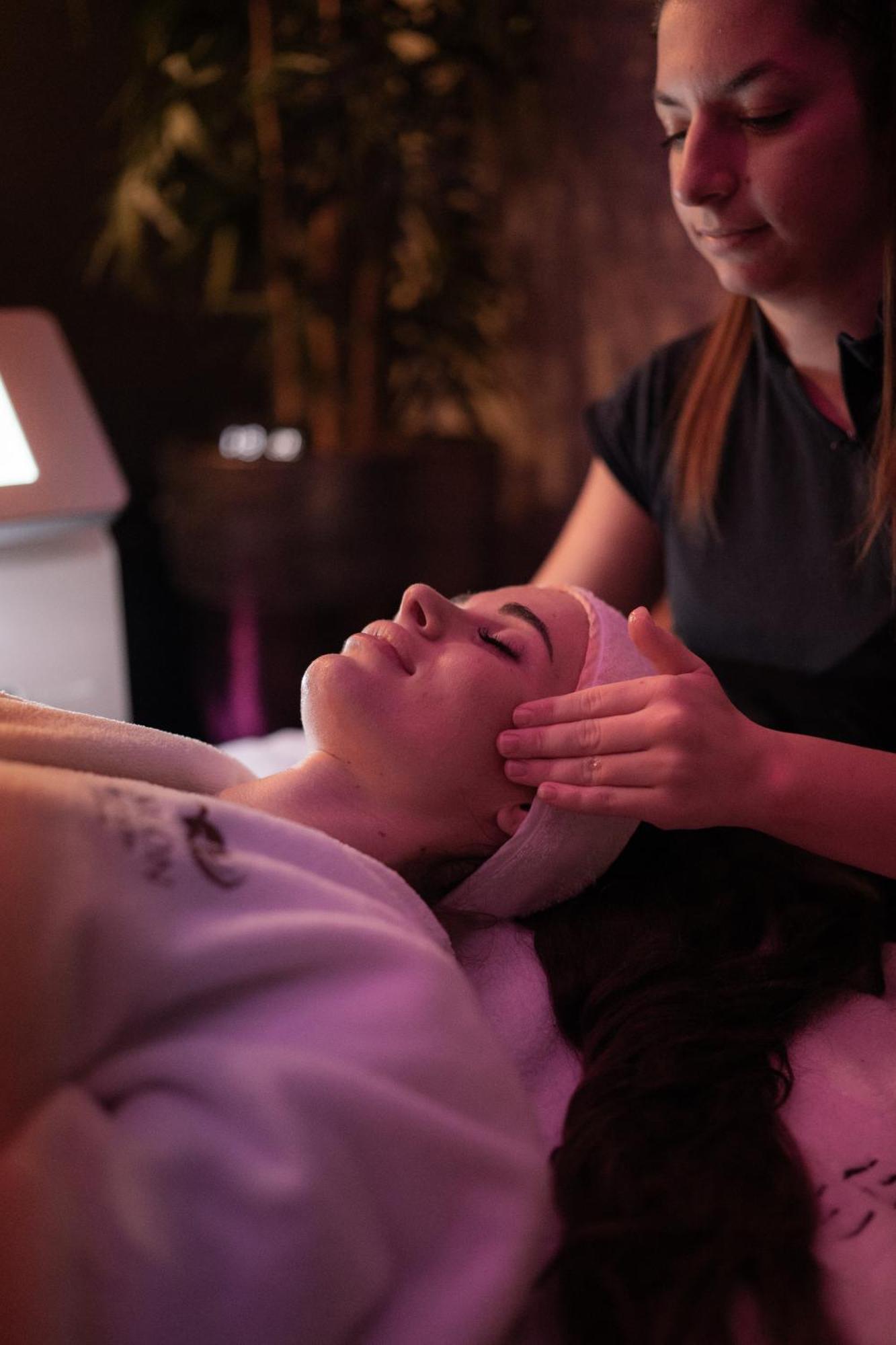 Avalon Resort & Spa 米什科尔茨 外观 照片