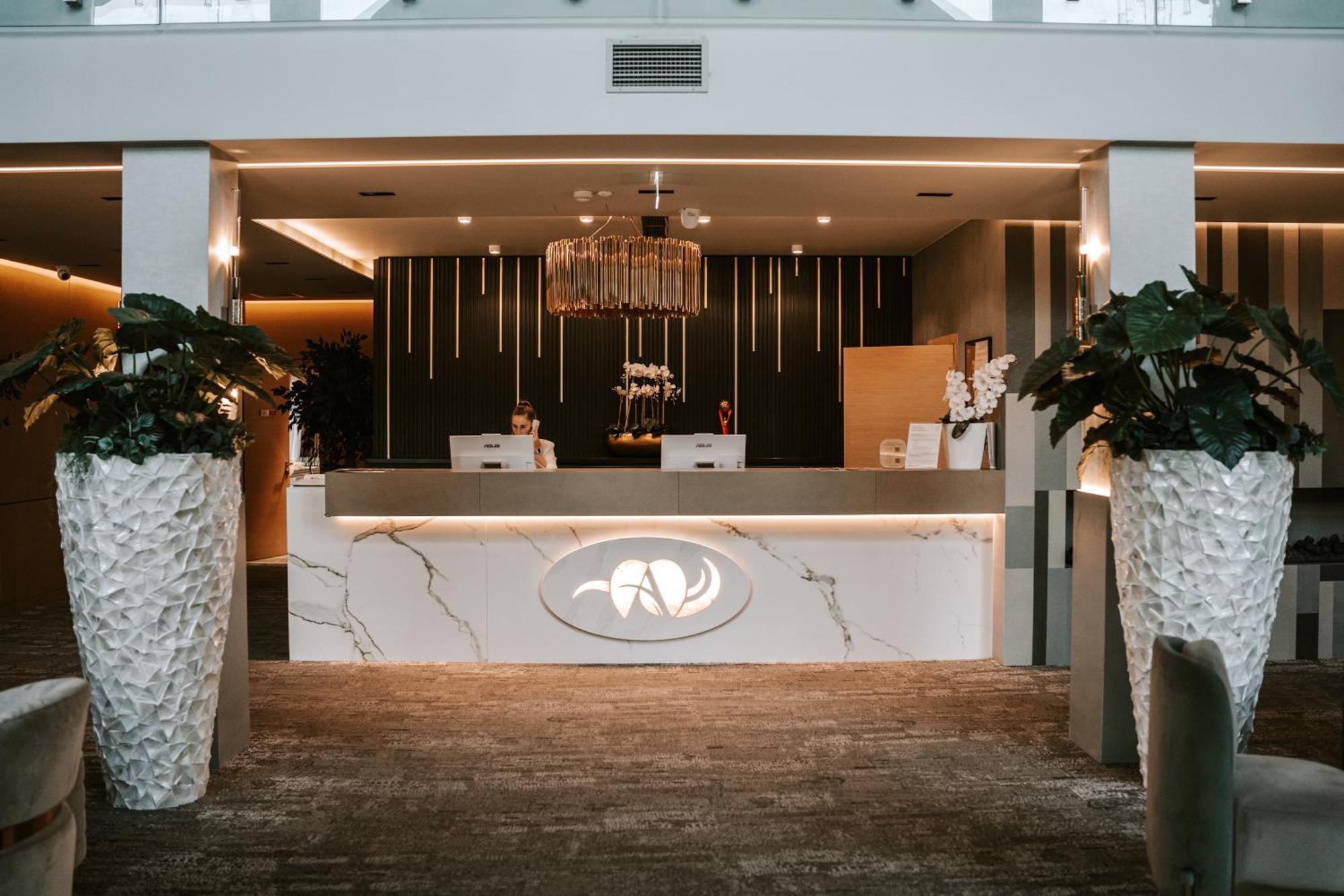 Avalon Resort & Spa 米什科尔茨 外观 照片
